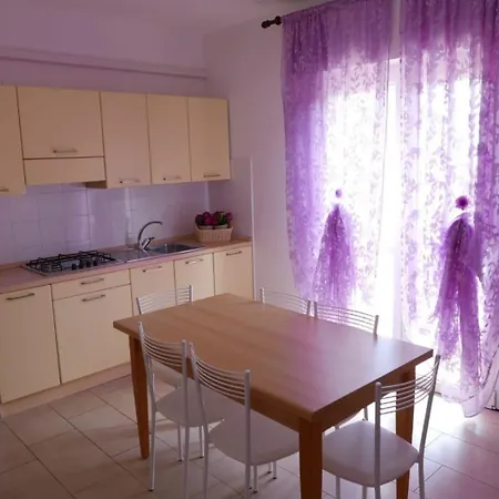 Ferienwohnung Fuer 5 Personen Ca 50 M In Lignano Sabbiadoro, Friaul-julisch Venetien Provinz Udine アパート