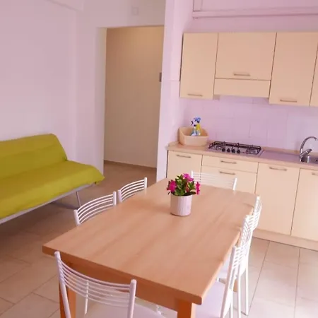 Ferienwohnung Fuer 5 Personen Ca 50 M In Lignano Sabbiadoro, Friaul-julisch Venetien Provinz Udine * ビビオーネ